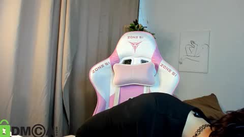 Snapshot of sara_frayy chatting on October 2025 09:02:01 AM Sarah online show from October 2025 09:02:01 AM