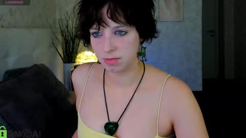 Snapshot of sara_frayy chatting on November 2025 09:08:01 AM Sarah online show from November 2025 09:08:01 AM