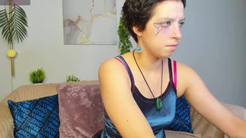 Snapshot of sara_frayy chatting on November 2025 09:03:01 AM Sarah online show from November 2025 09:03:01 AM