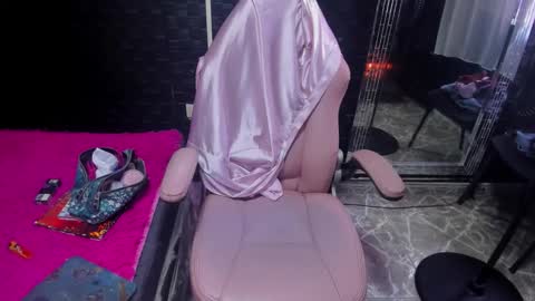 Snapshot of sara_hot_2 chatting on April 2026 12:30:01 PM no limits sarah online show from April 2026 12:30:01 PM