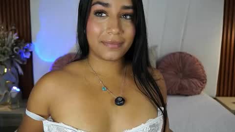 Snapshot of sara_jonesxx chatting on January 2026 07:37:02 PM Sara Jones online show from January 2026 07:37:02 PM