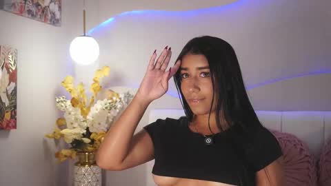 Snapshot of sara_jonesxx chatting on February 2026 07:01:02 PM Sara Jones online show from February 2026 07:01:02 PM