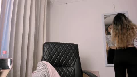 sara_kaii online show from May 2026 10:18:02 PM