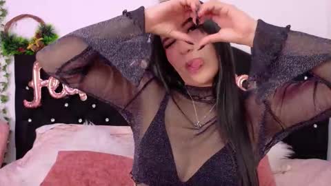 Snapshot of sara_kurt chatting on December 2025 03:32:02 PM Sara online show from December 2025 03:32:02 PM