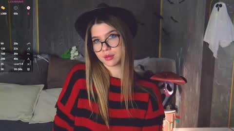 Sara online show from October 2025 05:03:01 PM