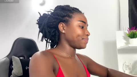 Snapshot of sara_muscle chatting on January 2025 01:42:02 AM Sara online show from January 2025 01:42:02 AM