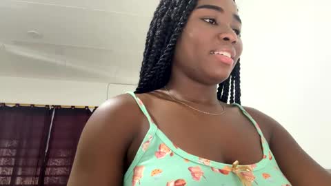 Snapshot of sara_muscle chatting on September 2025 02:41:01 PM Sara online show from September 2025 02:41:01 PM