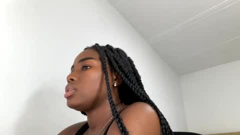 Snapshot of sara_muscle chatting on September 2025 11:41:01 PM Sara online show from September 2025 11:41:01 PM