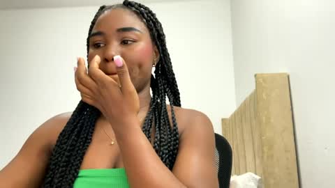 Snapshot of sara_muscle chatting on May 2026 09:45:02 PM Sara online show from May 2026 09:45:02 PM