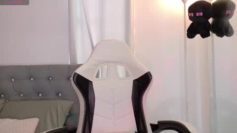 Sara online show from February 2026 06:17:02 PM