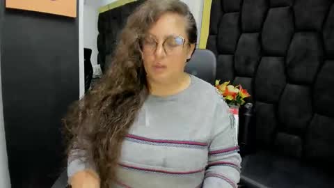Snapshot of sara_thonson_ chatting on June 2026 04:15:01 AM sara_thonson_ online show from June 2026 04:15:01 AM