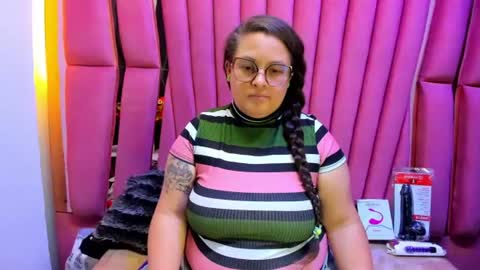 Snapshot of sara_thonson_ chatting on June 2026 05:23:01 AM sara_thonson_ online show from June 2026 05:23:01 AM