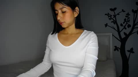 Sara online show from November 2025 01:25:02 AM