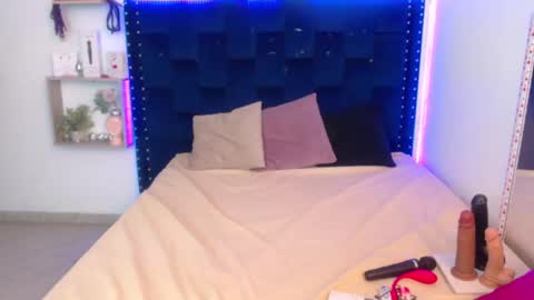 SARAHGIL online show from February 2025 12:35:02 PM