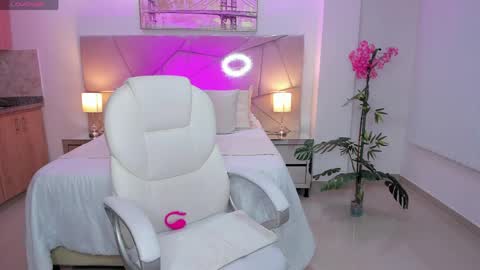 saracruz online show from April 2026 03:18:02 AM