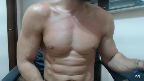 saradorj92 online show from January 2025 10:28:02 PM