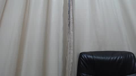 saradorj92 online show from October 2025 04:35:02 AM