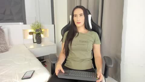  Sara Gomez  online show from October 2025 02:25:02 PM