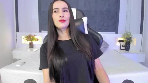  Sara Gomez  online show from October 2025 01:22:01 PM