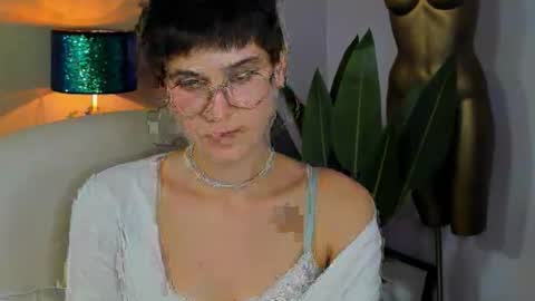 Sarah online show from October 2025 02:46:02 PM
