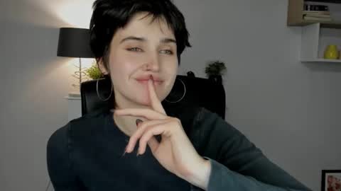 Snapshot of sarah_desire01 chatting on May 2026 03:52:01 PM Sarah online show from May 2026 03:52:01 PM