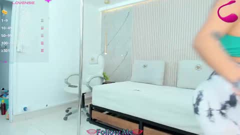 Snapshot of sarah_sanz chatting on March 2025 06:00:01 PM sarah online show from March 2025 06:00:01 PM