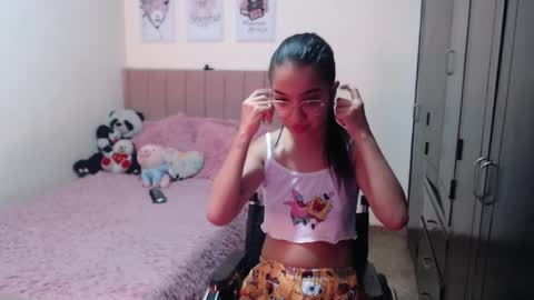 Snapshot of sarah_stone15 chatting on January 2025 09:29:01 PM Sarah online show from January 2025 09:29:01 PM