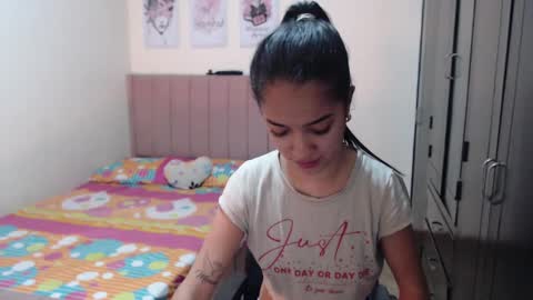 Snapshot of sarah_stone15 chatting on January 2025 05:44:02 PM Sarah online show from January 2025 05:44:02 PM