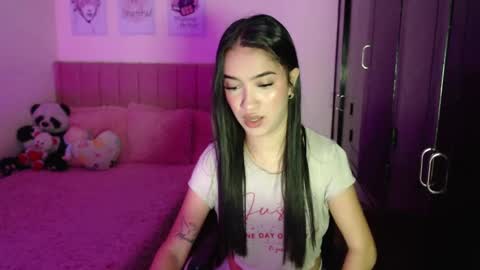 Snapshot of sarah_stone15 chatting on February 2025 09:18:02 PM Sarah online show from February 2025 09:18:02 PM