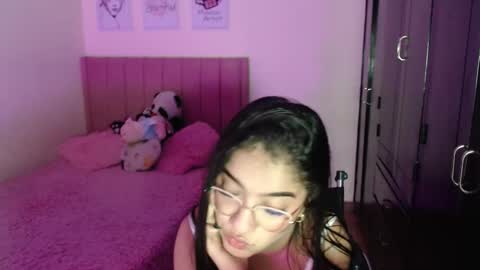 Snapshot of sarah_stone15 chatting on February 2025 01:40:01 AM Sarah online show from February 2025 01:40:01 AM