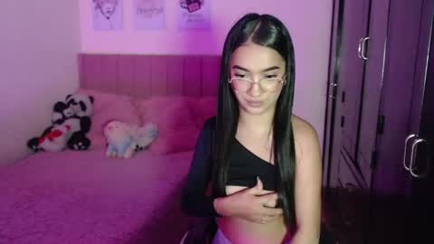 Snapshot of sarah_stone15 chatting on February 2025 11:20:02 PM Sarah online show from February 2025 11:20:02 PM