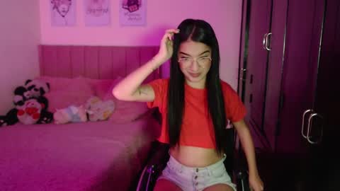 Snapshot of sarah_stone15 chatting on February 2025 06:37:01 PM Sarah online show from February 2025 06:37:01 PM