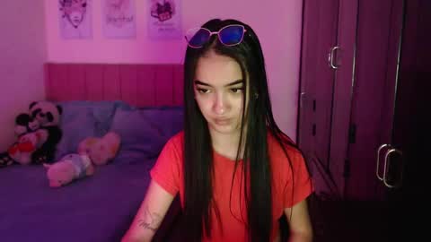 Snapshot of sarah_stone15 chatting on March 2025 05:33:01 PM Sarah online show from March 2025 05:33:01 PM