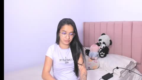 Snapshot of sarah_stone15 chatting on September 2025 09:37:01 PM Sarah online show from September 2025 09:37:01 PM