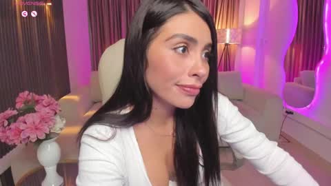 Snapshot of sarah_stonne_ chatting on May 2026 08:38:02 PM Sarah online show from May 2026 08:38:02 PM