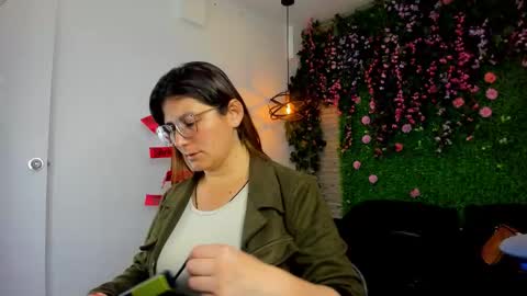 Sarah Deyvis online show from November 2025 03:57:01 PM