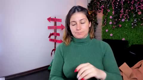 Sarah Deyvis online show from November 2025 01:44:02 PM