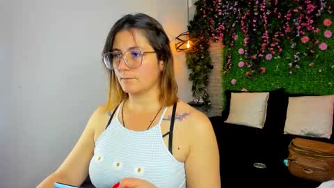 Sarah Deyvis online show from November 2025 02:50:02 PM