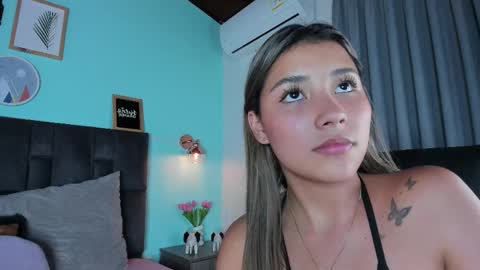 Snapshot of sarahevans__ chatting on February 2025 11:45:01 PM Sarah Evans online show from February 2025 11:45:01 PM