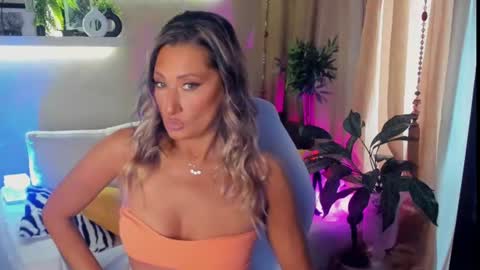 Snapshot of sarahholly chatting on June 2026 07:24:02 AM Divine Sarah NONUDE model online show from June 2026 07:24:02 AM