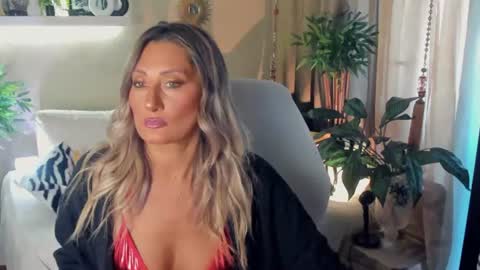 Snapshot of sarahholly chatting on July 2026 02:19:01 PM Divine Sarah NONUDE model online show from July 2026 02:19:01 PM