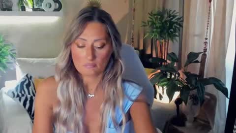 Snapshot of sarahholly chatting on July 2026 03:15:01 PM Divine Sarah NONUDE model online show from July 2026 03:15:01 PM