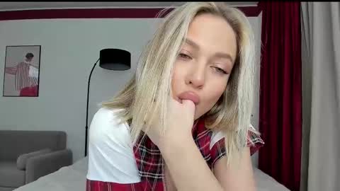 sarahphyllis online show from October 2025 07:43:01 PM