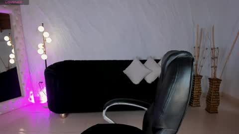 Sarah Rhodes online show from May 2026 11:39:02 AM
