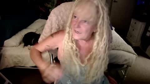 Snapshot of sarai_sublime chatting on March 2025 12:05:02 PM online show from March 2025 12:05:02 PM