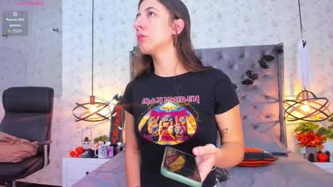 Sara Jonnes online show from October 2025 01:28:01 PM