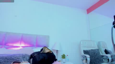 Sara Jonnes online show from December 2025 12:42:02 PM