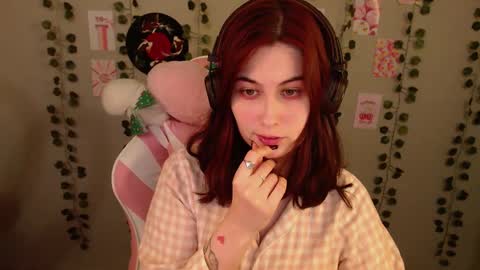 Snapshot of sarakinski chatting on February 2025 11:04:01 AM Sara online show from February 2025 11:04:01 AM