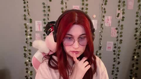 Snapshot of sarakinski chatting on December 2025 02:23:02 PM Sara online show from December 2025 02:23:02 PM