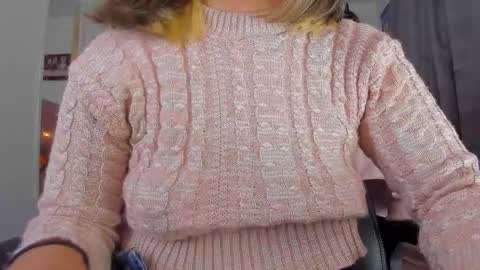 Snapshot of saralolo420 chatting on December 2024 06:08:02 AM sara online show from December 2024 06:08:02 AM